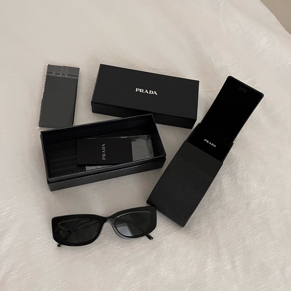 Authentic PRADA sunglasses with triangle logo - Picture 6 of 12